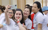Ngắm những nữ hộ sinh xinh đẹp hiến máu trong ngày lễ tình nhân